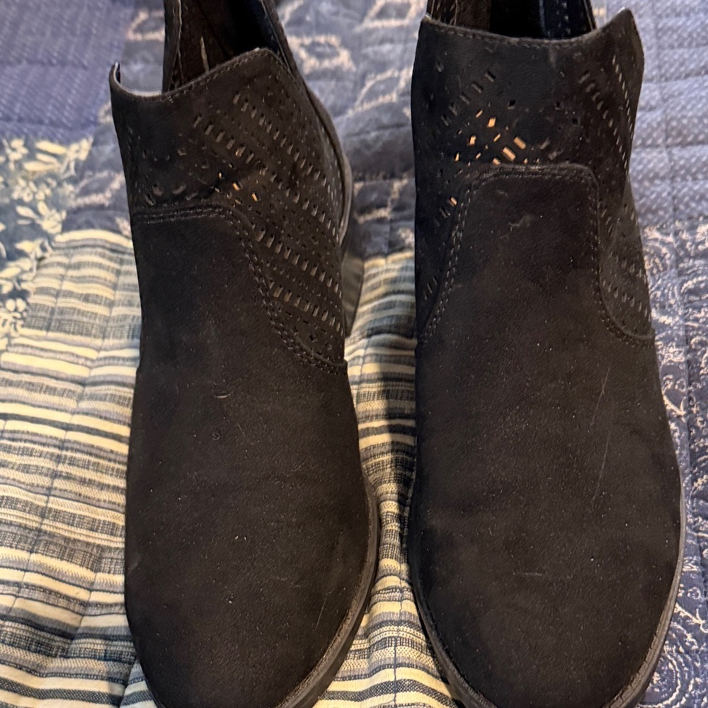 New Directions Black Ankle Booties - Picture 1 of 6